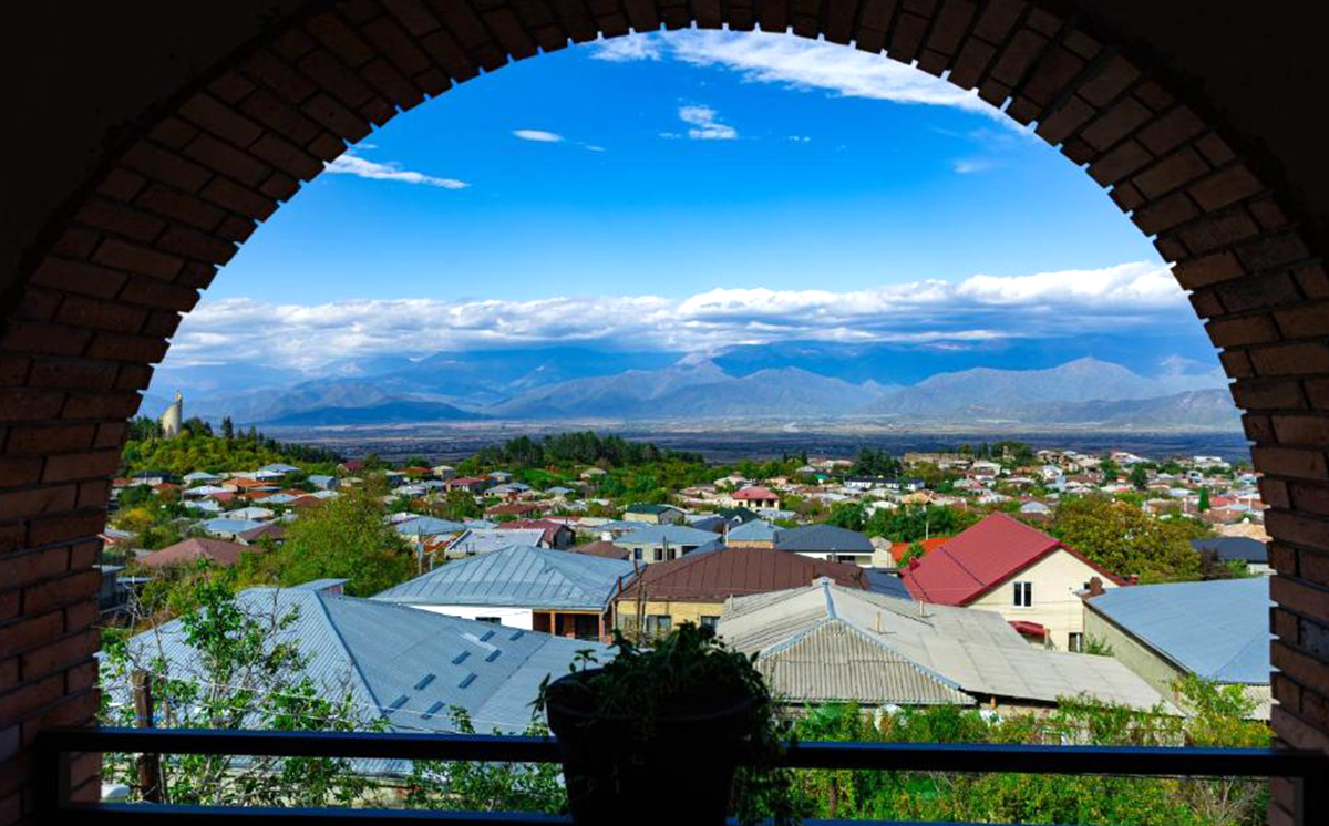 კახეთში, ნომერი 2 ან 3 სტუმარზე საუზმით და აივნით